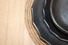 Cargar imagen en el visor de la galería, Vajilla Barro negro
